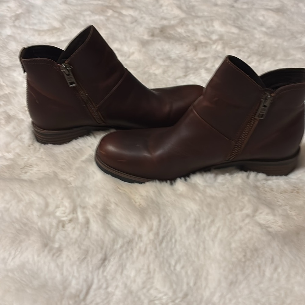 Timberland Brown Ankle Boots Sleek Leather Design-NWOT - Picture 8 of 8